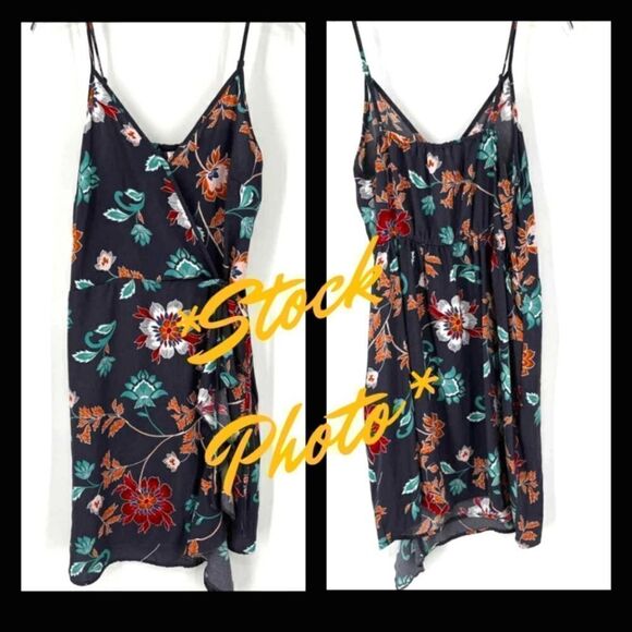 Floral Sundress with pockets sz S - Picture 2 of 6